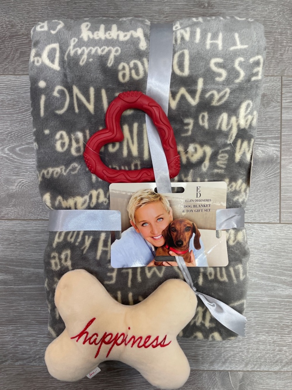 NWT Ellen Degeneres Dog Blanket & Toy Gift Set Plush & Chew Toys